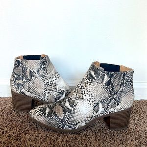 Women’s Snakeskin booties